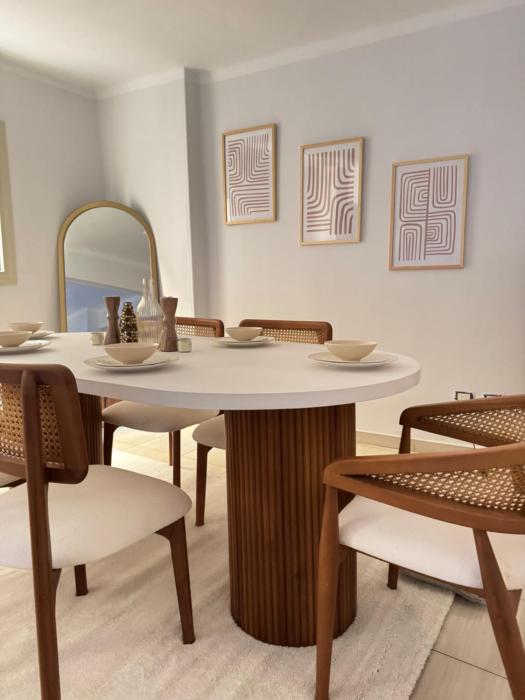 شقه فندقيه خلف نادي الصيد و جامعه الدول تطل علي ميدان بمنطقه راقيه عائلات فقط