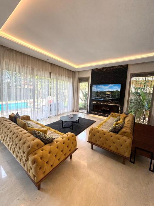 Villa 4 Suites with Pool, near Hivernage