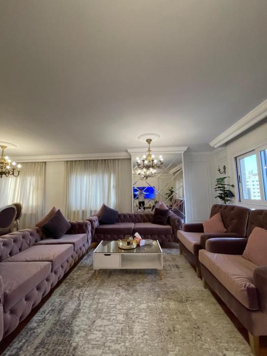 شقة راقيه بموقع مميز بالدقي