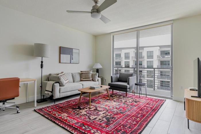 Blueground Riverside pool nr Miami Beach MIA-145