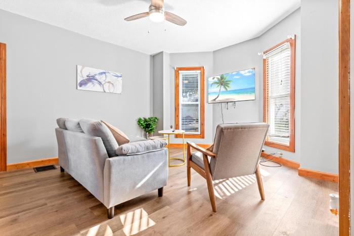 Main Floor Tremont Home with KING Bed, Mins From DT, Pet Friendly