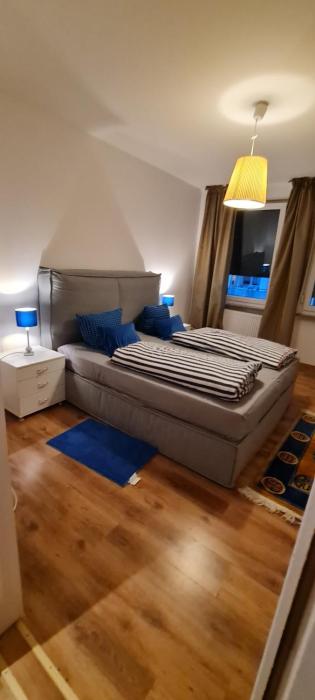 Möblierte Souterrainwohnung mit 2 Schlafzimmern und Garten