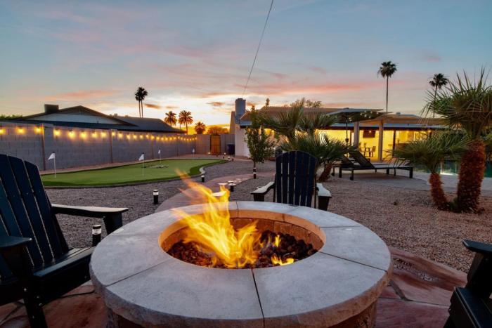Massive Backyard - Pool, Hot Tub, Putting Green, & Fire Pit