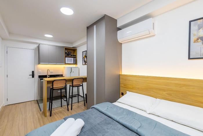 Studio Completo em condomínio com piscina -IBI1204