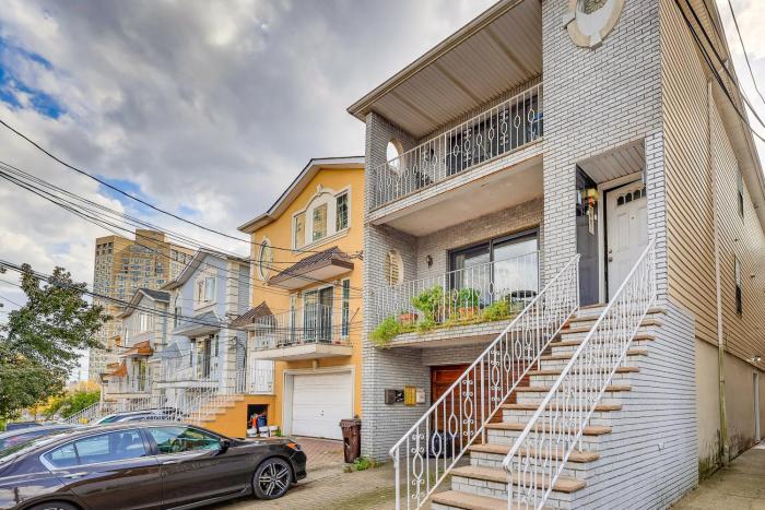 Easy NYC Commute Guttenberg Getaway Near Parks