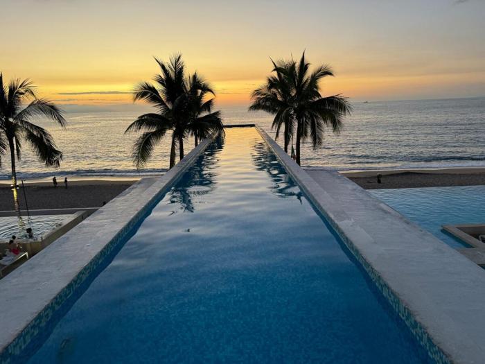 Comfortable 1-Bedroom Beachfront with Great Views