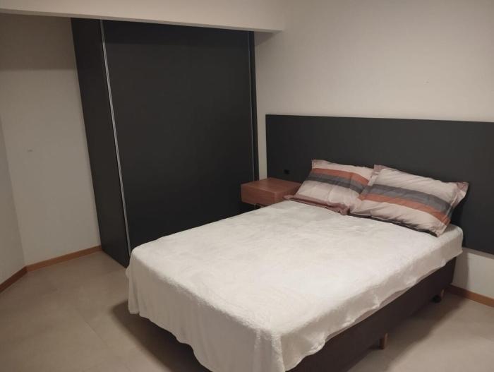 Apartamento com garagem 500 metros da Proeb