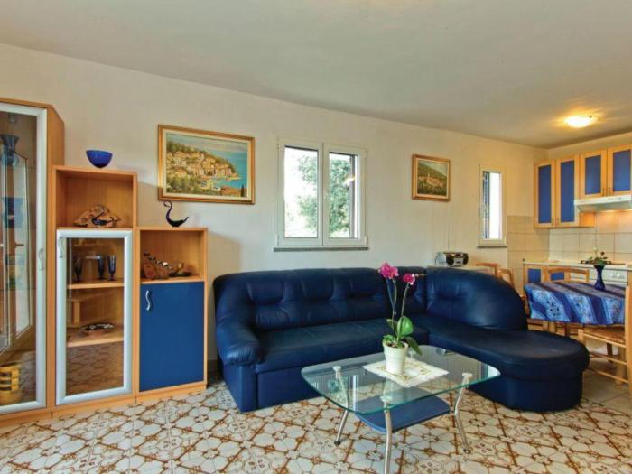 Two Bedroom Holiday Home with Sea View