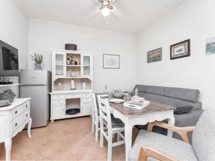 One Bedroom House with Terrace and Pool