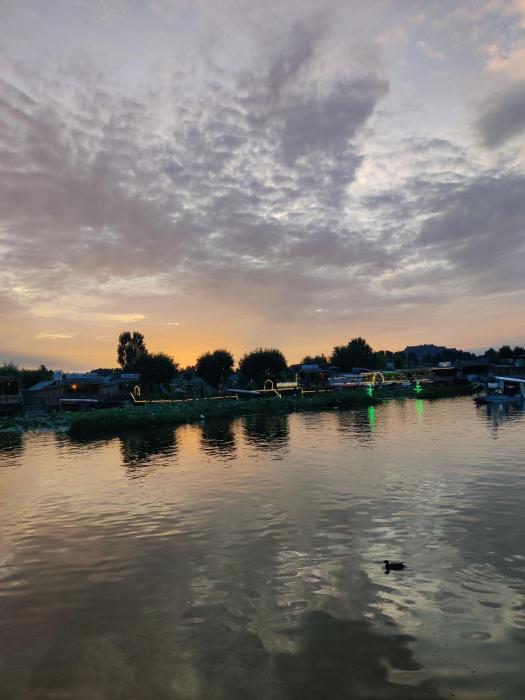 Houseboat ragav