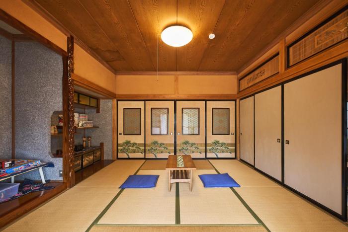 Free shuttle service,Free bag,Large screen movies,BBQ, Popcorn-making activity, more than 20 people possible