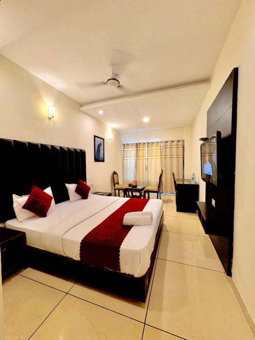 Hotel JB Grand Residency Zirakpur Chandigarh # lift #Balcony Rooms # Banquet Hall # Family Rooms