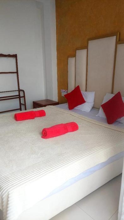 J Lee Beach Hotel