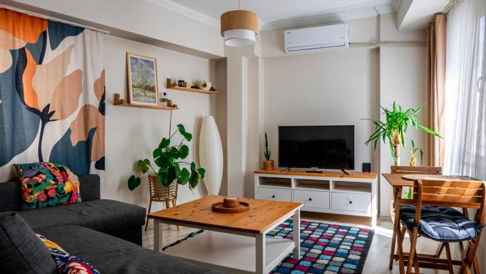 Air Conditioned - Great Location, 2min to Bazaar and Beach