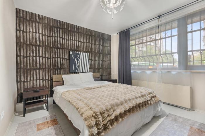 Monochrome Escape 1BR Ultra Central