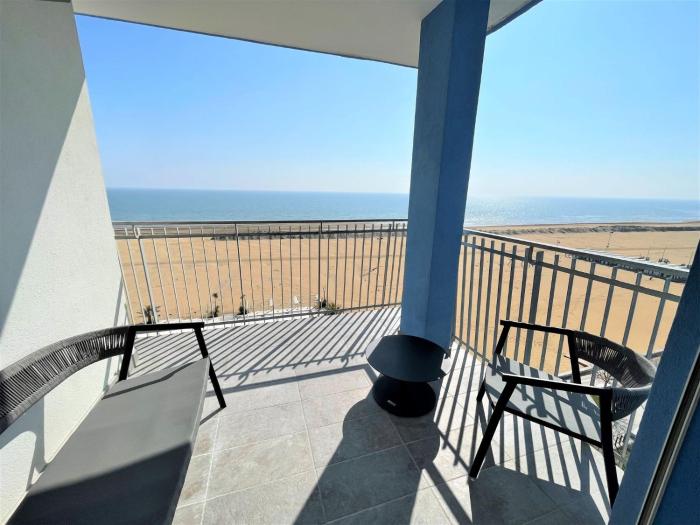 Modern seafront flat with stunning views