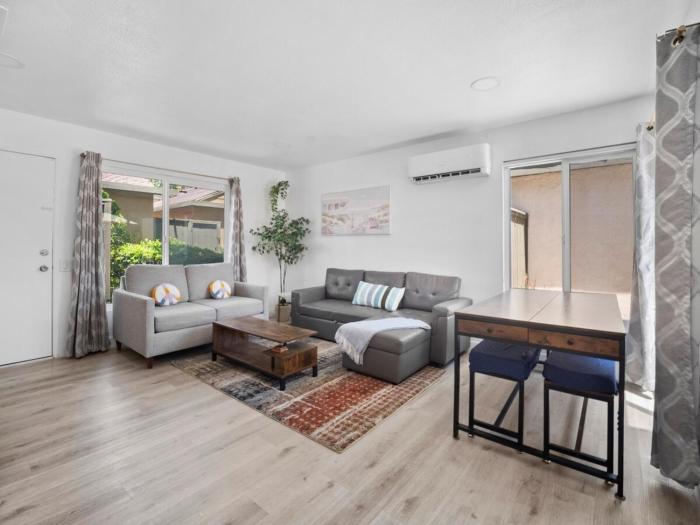 Recently updated home close to La Jolla & Del Mar- 2 bedrooms home