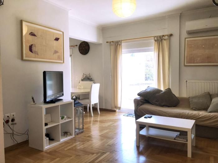 Quiet, central, on airport metro and bus line