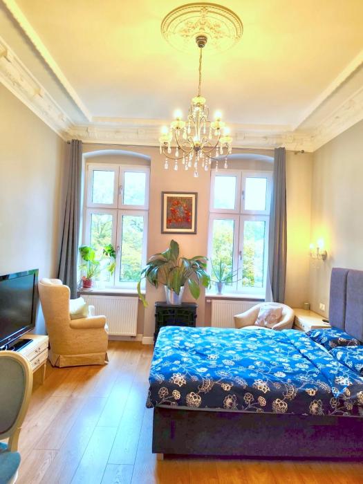 3 Bedroom Spacious Cozy Apartment in Center