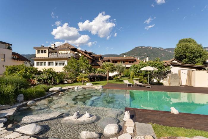 Kreuzwegerhof Nals - Historic Nature Stay with Pool near Meran & Bozen