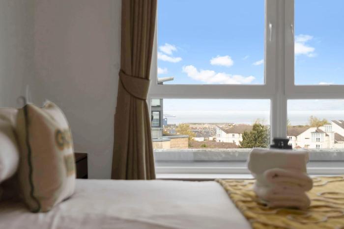 Hawkhill Lookout - Arthurs Seat View Edinburgh