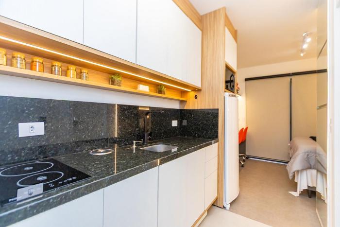 Studio com garagem no Coração do Batel - SOH0403