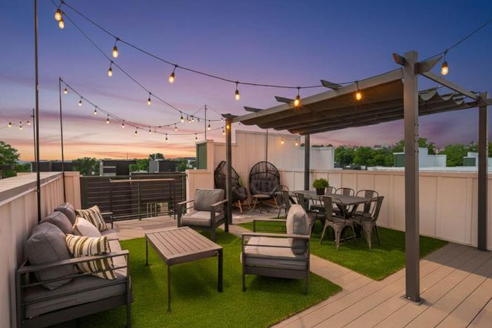 Rooftop Deck and Rec Room Minutes to DWNTN