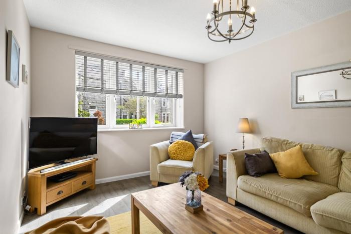 Whitehall Apartment - 4 Beds with Free Parking & Wi-Fi