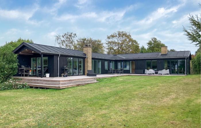 Nice Home In Kirke Hyllinge With House Sea View