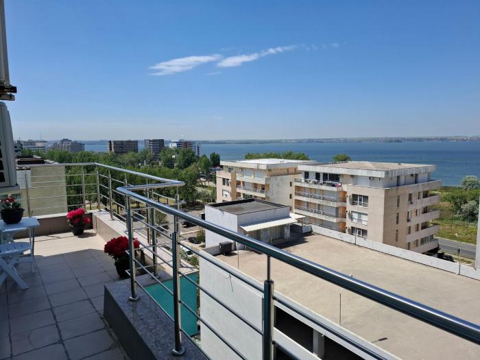 2 rooms apartment, max 4 persons, 30 meters far from the Beach and the Black Sea