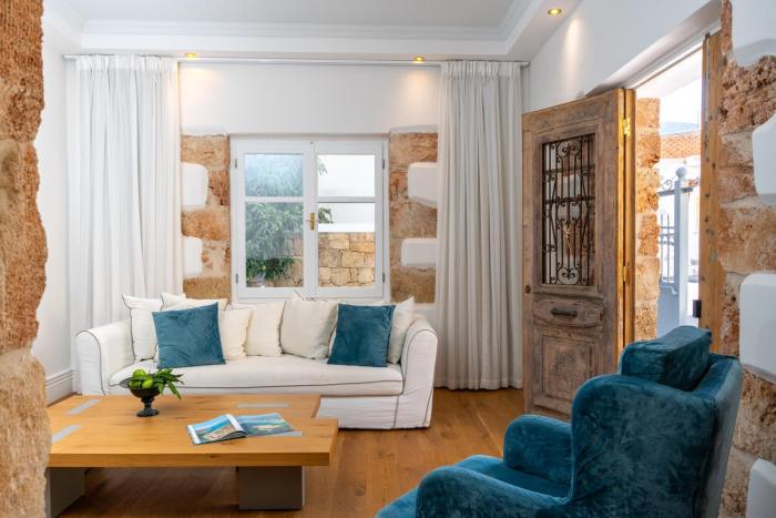 Kostis Parthenis Residence