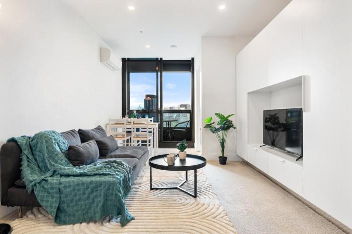 Prime CBD Living - Pool, Gym & City Views