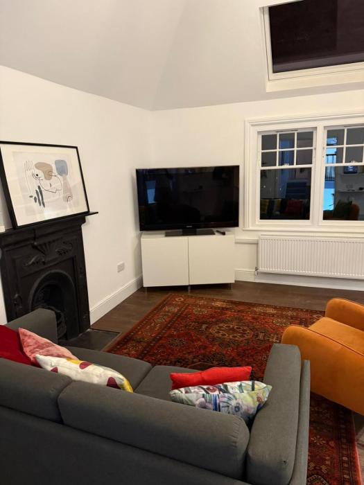 Bright & Spacious 2-Bed Flat with Ensuites