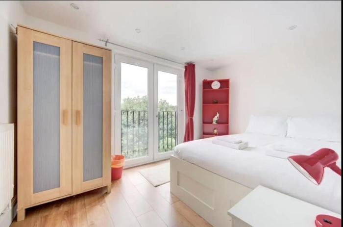 Modern 2-Bed Flat in Ealing Broadway