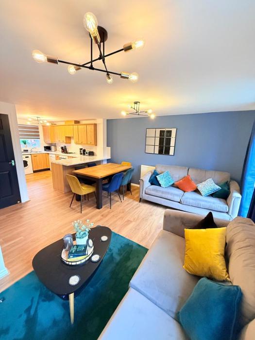 Stylish Townhouse in Rugby, sleeps up to 9!