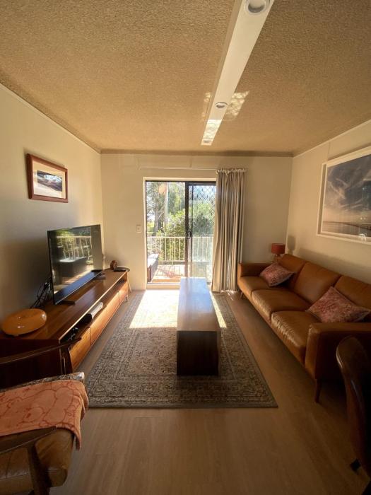 On The Jetty Lake-view Apartment