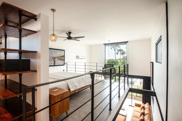 Huge Loft 200m from the Beach