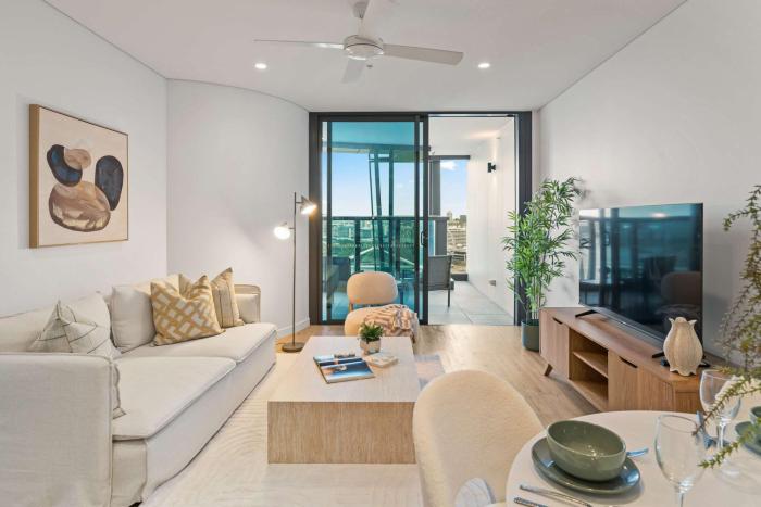 Brisbane City 2BR Apartment River and Fireworks View