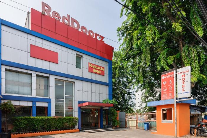 RedDoorz Plus @ Jalan Pemuda Jakarta