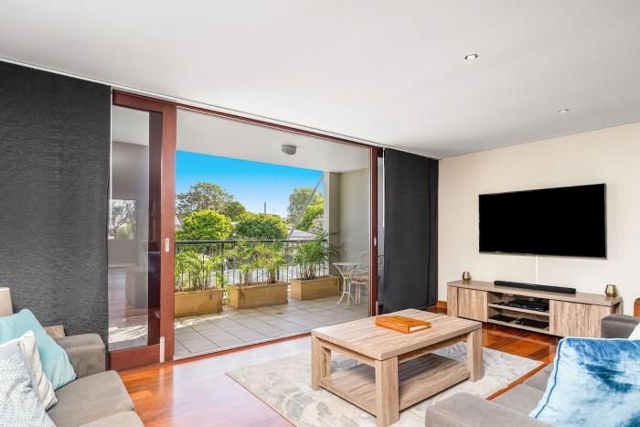 A Seventh Heaven - 6 21- 25 Fletcher Street