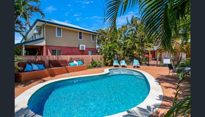 Whale House 8 - 6 Electra Close