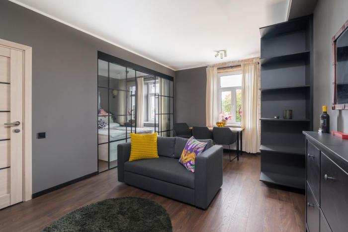 Sunny 1BR Apartment near Park & Stadium