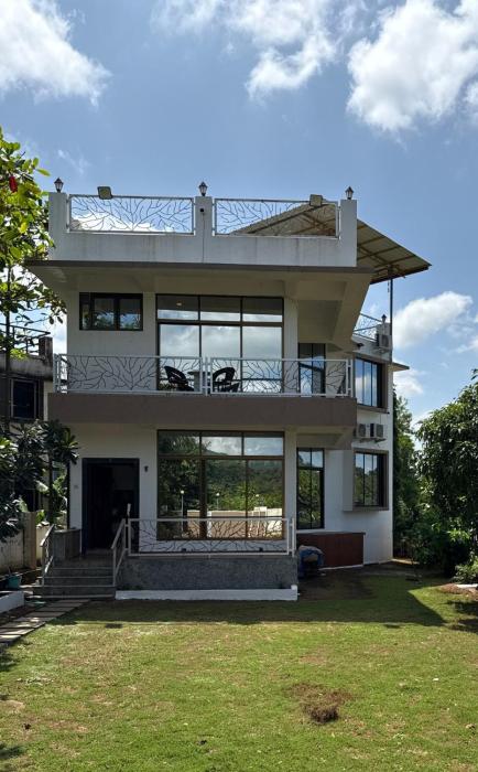 Estillo -River touch, Mountain view