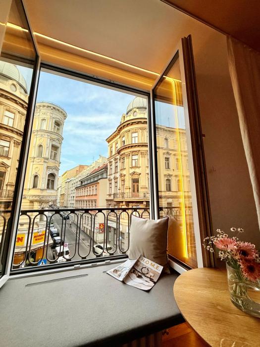 Trendy, Creative&Charming Meet Hip&Central