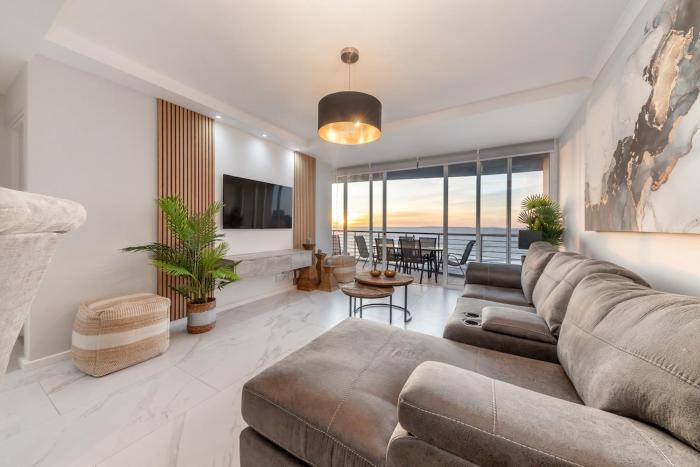 Beautiful 3 bed apartment with sea views Horizon Bay 502