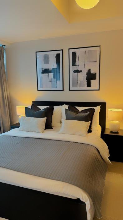 Luxe and Modern 1BR Unit in BGC