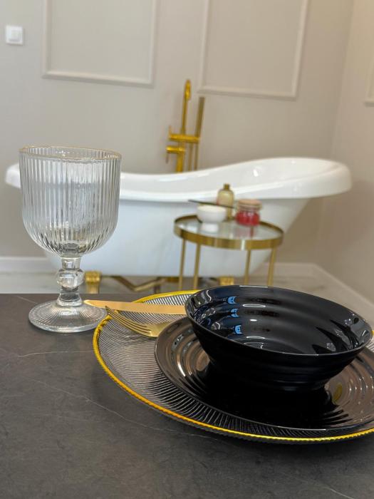 Golden Eden Wieniawska - Rezydencja Ogród Saski - wanna w sypialni, apartament w samym centrum, nowoczesny apartamentowiec