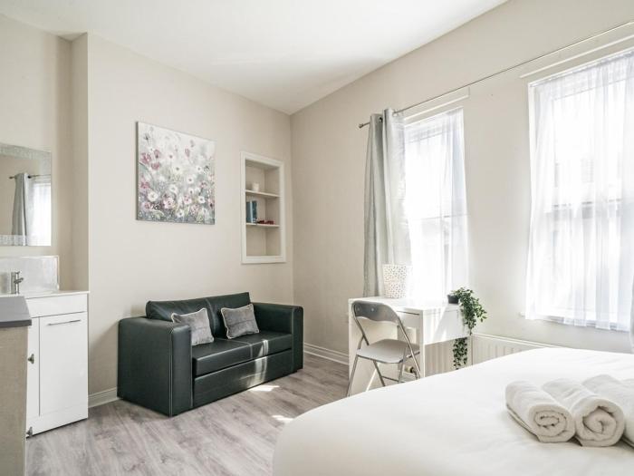 2 Bedroom Quiet Townhouse Perfect for CityBreak