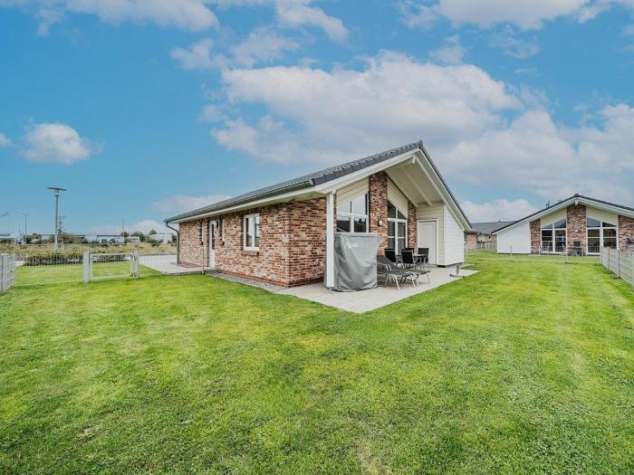 Ferienhaus mit Sauna und Kamin nahe am grünen Strand