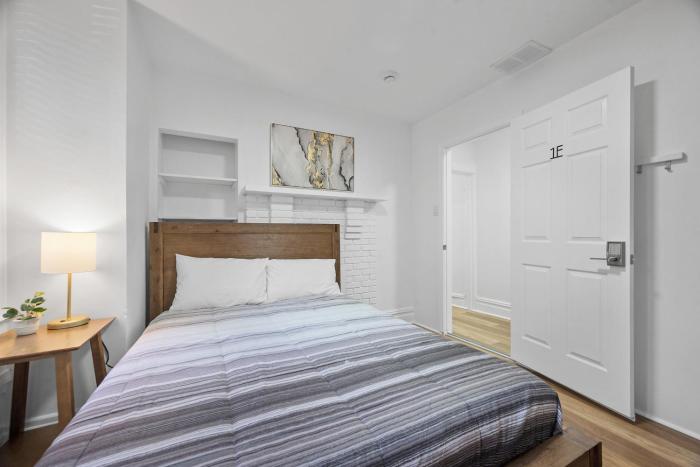 Pittsburgh Shadyside 1E Bright and Modern Private Bedroom with Shared Bathroom